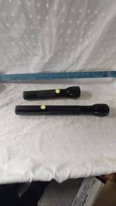 lot 40 image: Lot of 2 Maglites