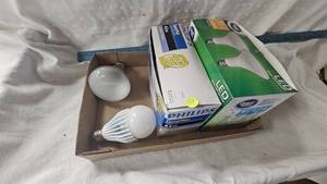 lot 43 image: Lot of Flood Light Bulbs