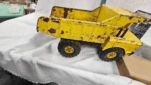 lot 72 image: Tonka Dump Truck