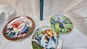 lot 76 image: Set of 3 Weinachtsteller Plates