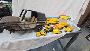 lot 79 image: Lot of Plastic Tonka and Other Construction Toys and Jeep(missing rear wheels)