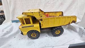 lot 80 image: Tonka Dump Truck