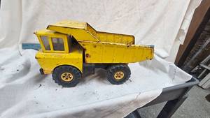 lot 81 image: Tonka Dump Truck