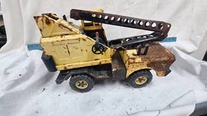 lot 82 image: Tonka Crane