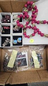 lot 99 image: Vintage Jewelry Lot as Pictured