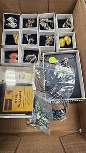 lot 101 image: Vintage Jewelry Lot as Pictured