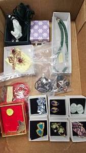 lot 103 image: Vintage Jewelry Lot as Pictured