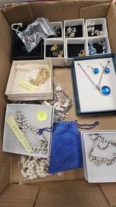 lot 104 image: Vintage Jewelry Lot as Pictured