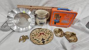 lot 124 image: Granite Threshman Stoneware Pitcher, Skechers Lunchbox, Misc