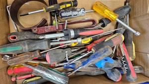 lot 131 image: Lot of Many Assorted BrandsScrewdrivers