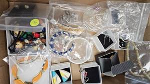 lot 149 image: Vintage Jewelry Lot as Pictured