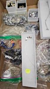 lot 156 image: Vintage Jewelry Lot as Pictured