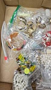 lot 159 image: Vintage Jewelry Lot as Pictured