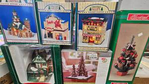 lot 190 image: Christmas Village Building as shown in Pictures