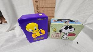 lot 218 image: Tweety Tacklebox and Snoopy Box with Handle