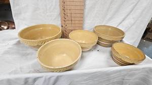 lot 207 image: Set of 5 Nesting Roseville Bowls