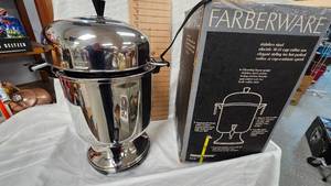 lot 209 image: Farber Ware Coffee UrnPercalater