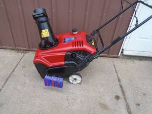 lot 101 image: Powersmart 21 4 cycle snow thrower. Lightly used. Tested & works. As shown.