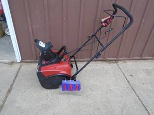 lot 102 image: Snowdevil 18 electric snow thrower. Good used condition. Tested & works. As shown.