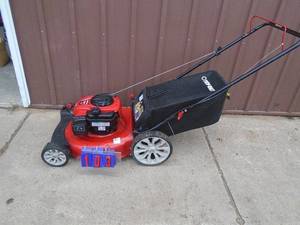 lot 103 image: Troy Bilt 22 lawnmower with bagger. Used condition. Nice condition. Tested & works. As shown.