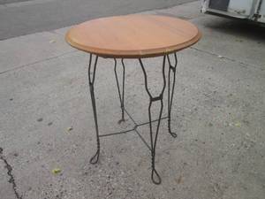 lot 3 image: (RMC) Vintage Ice Cream Parlor Tabl...