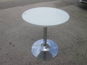 lot 7 image: (RM4) Vintage Adjustable Height 24...