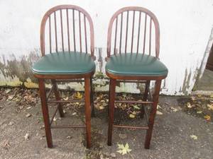 lot 8 image: (UD2) Pair of Wooden Bar Stools wit...