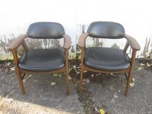 lot 9 image: (UD2) Pair of Vintage Modernist Era...
