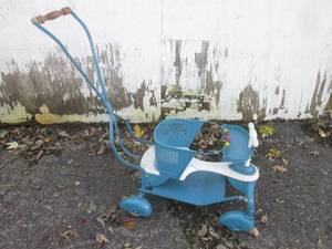 lot 12 image: (UD2) Vintage Baby Stroller  Walke...