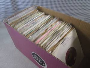 lot 44 image: (EW5) Box of Assorted Artist 45 RPM...