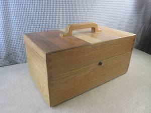 lot 105 image: (EW4) Solid Wood Stash Box with Sid...