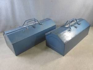 lot 117 image: (EW4) 2 Metal 18 Empty Tool Boxes...
