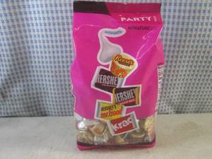 lot 146 image: (B-2) Party Pack Size Bag Miniature...