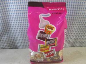 lot 148 image: (B-2) Party Pack Size Bag Miniature...