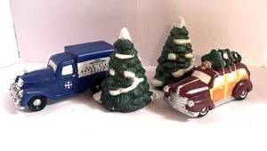 lot 24 image: Set of 4 Porcelain Christmas Village Figurines