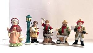 lot 27 image: 5 Vintage Lefton Christmas Village Figurines