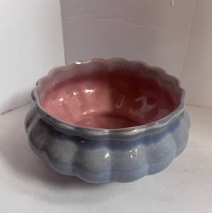 lot 45 image: Vintage Red Wing BowlPlanter 6