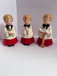 lot 7 image: Three Vintage Homco Choir Boys