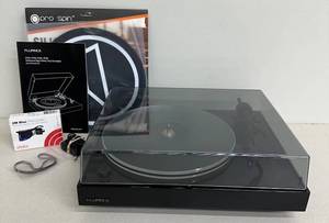 lot 3 image: Fluance Turntable with Ortofon 2M Blue Cartridge, Extra Needle and Belt - Model RT85T