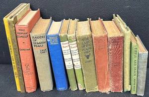 lot 119 image: Collection of 12 Vintage Hardcover Books Poetry and Novels
