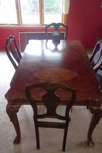 lot 2 image: Vintage Dining Table with 4 Chairs and Inlaid Wood Top