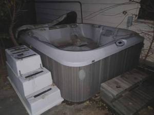 lot 7 image: Used Outdoor Hot Tub Spa with Plastic and Wooden Steps