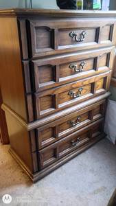 lot 15 image: Vintage Wooden 5-Drawer Bedroom Chest