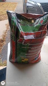 lot 25 image: Brewer Weed and Feed Lawn Fertilizer Bag