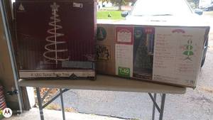 lot 29 image: 7.5-Foot Pre-Lit Kennedy Fir and 4-Foot LED Spiral Rope Tree Holiday Set