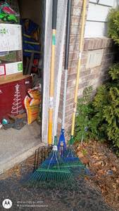 lot 40 image: Collection of 5 Garden Rakes with Metal Handles