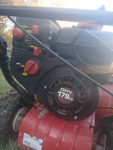 lot 143 image: MTD 179cc OHV Compact Snow Thrower