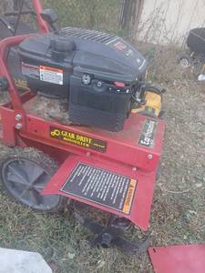 lot 146 image: Earthquake Gear Drive Rototiller with Briggs & Stratton Engine