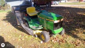 lot 154 image: John Deere LX172 Riding Lawn Mower with Grass Catcher