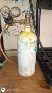 lot 187 image: Compressed Gas Cylinder with Regulator and Gauges